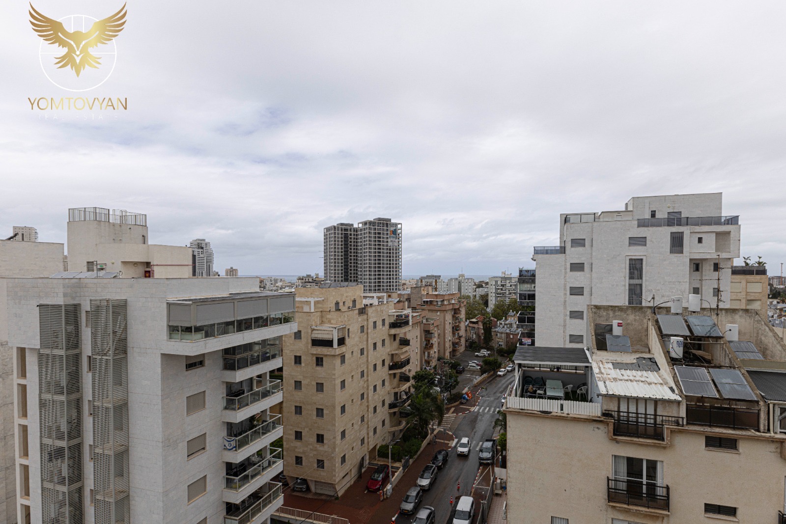 הנוף מהדירה - קו הרקיע של נתניה